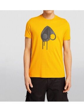 MOOSE KNUCKLES Augustine T Shirt Golden Yellow Men’s Size S Small